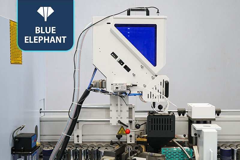 全自動同步側(cè)孔封邊機(jī)