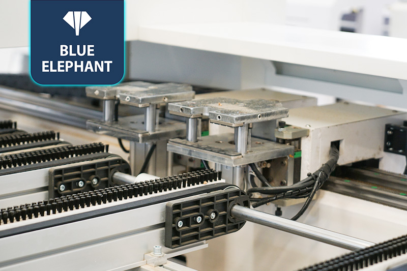 數(shù)控六面鉆 02