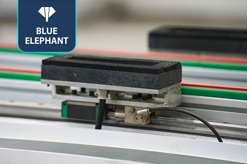 通過(guò)式四邊鋸