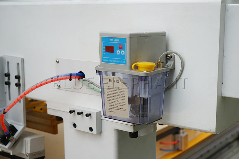 無(wú)孔工藝帶排鉆包開(kāi)料機(jī)